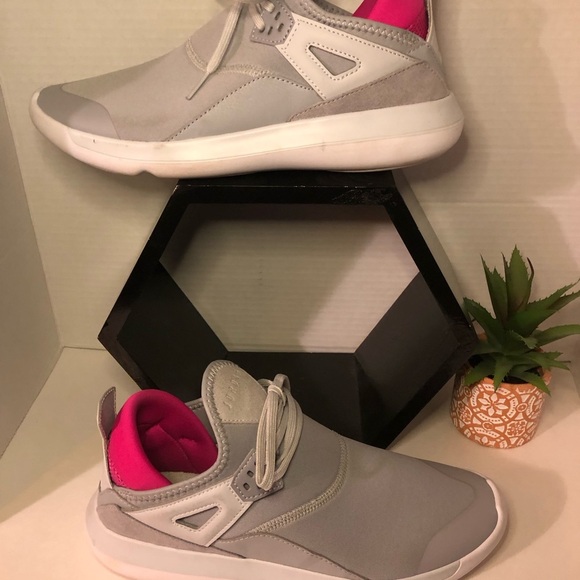 Women's Gray and Pink Jordan’s - Picture 11 of 13